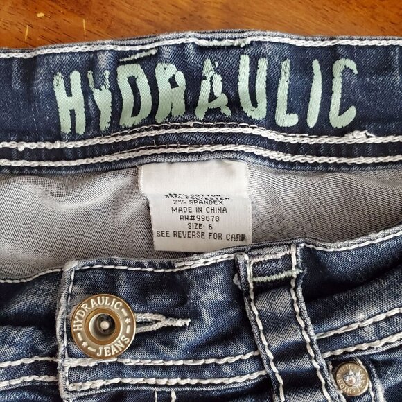 Hydraulic Distressed Blue Denim Capri Jeans Size 6 With Rhinestone Pocket Detail - Picture 3 of 7